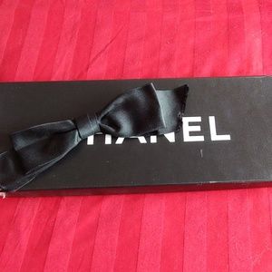 CHANEL BOW (price drop)